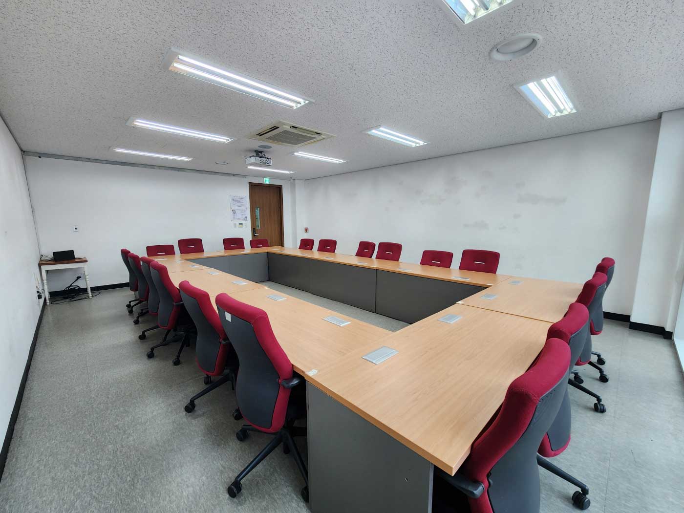 청소년운영위원회실